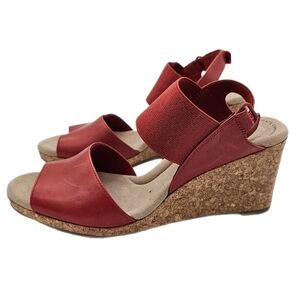Clarks Lafley Lily Womens Red Leather Comfort Wedge Lightweight Sandal Size 4.5